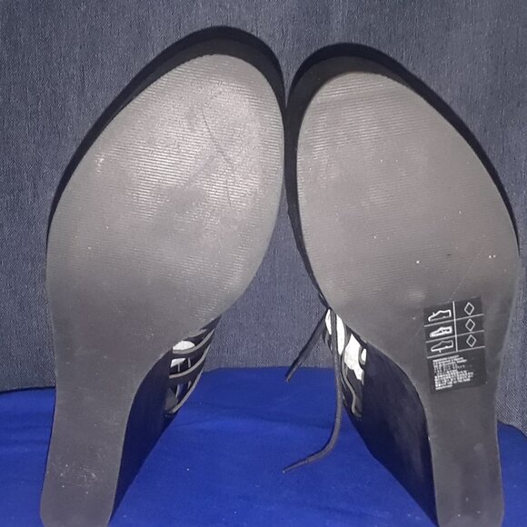 WEDGE - Picture 6 of 6